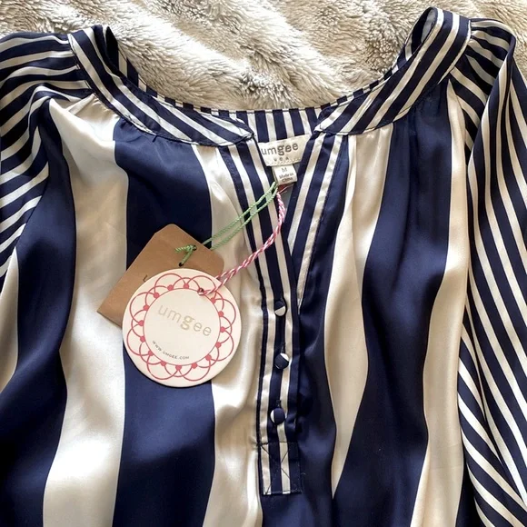Lightweight striped navy & cream blouse by Umgee.  Medium.  NWT. - Picture 3 of 4